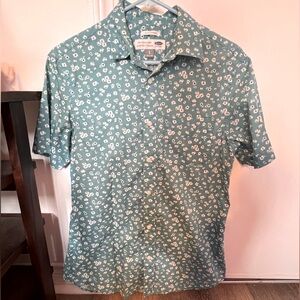 Old Navy casual short sleeve button down shirt
